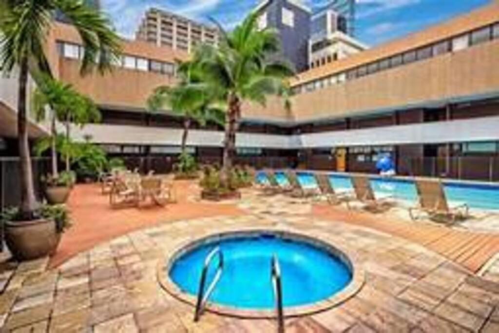 Condotel With Free Parking Wifi Central Ac Honolulu Extérieur photo
